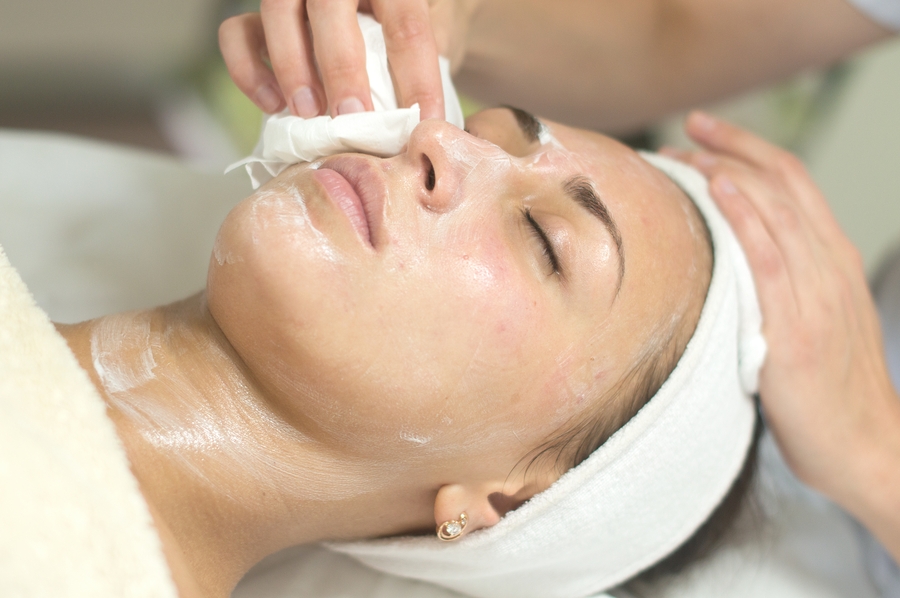 facial-cleansing-at-skin-care-spa-2022-10-31-23-36-06-utc